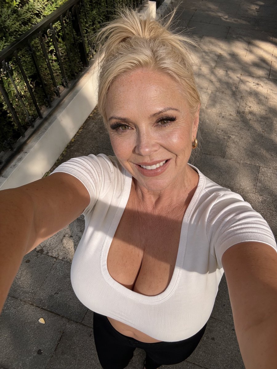Sarah tweet media