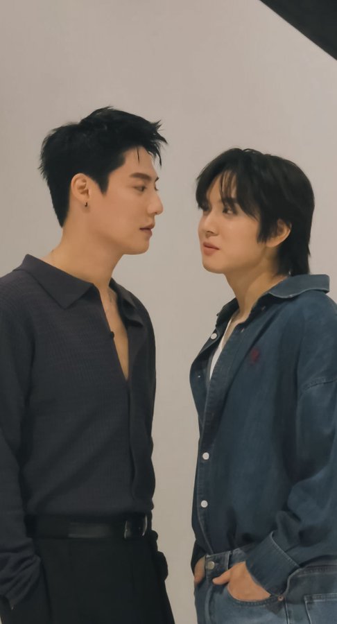 GP_noel's tweet photo. A sensitive thinker and a pragmatic dreamer. 
One needs someone to bring him back to reality and strengthen his spirit. The other needs someone who will see his true worth and take care of his heart. 
Both want to share love as a gift, not on demand. 
#SailubPon  #SeaSun https://t.co/Pt5TrJ5e0x