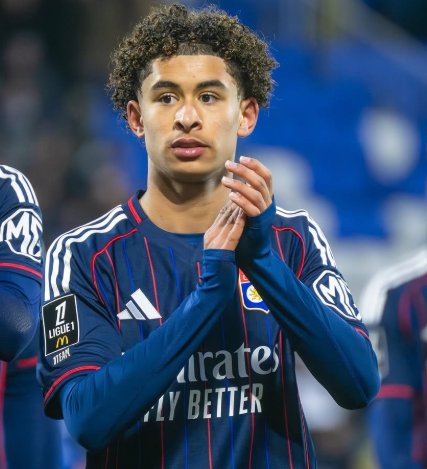 Lugdunews_'s tweet photo. Adil Hamdani et Melvyn Otobo sont rétrogradés avec la réserve de l'OL cette semaine ! 🔻

L'absence de contrat pro pour Hamdani alimente les interrogations sur ses négociations en cours. 🗣️

🗞️ @Borgia_OL_acad https://t.co/t2dYOQHMzU