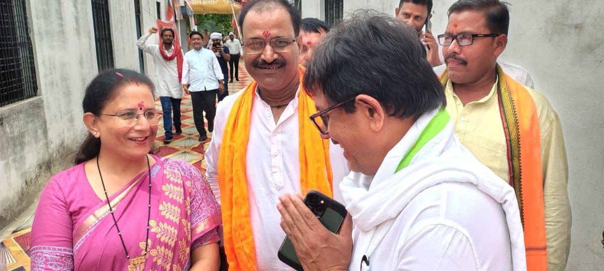 Savitamishra_'s tweet photo. काशी क्षेत्रीय अध्यक्ष के रूप में नवनियुक्त श्री अशोक चौरसिया जी के यमुनापार आगमन के अवसर पर रामपुर के मंडपम गेस्ट हाउस में एक भव्य अभिनंदन समारोह का आयोजन किया गया, जिसमें सभी कार्यकर्ताओं ने उनका गर्मजोशी से स्वागत किया। https://t.co/iMp6DKqwFu