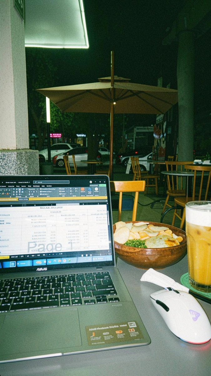 fleurious_'s tweet photo. work. eat. coffee. repeat 🌙☕ https://t.co/5ozelcRWOM