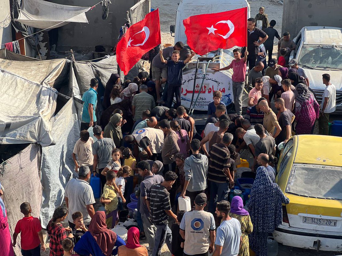 aksadernegi's tweet photo. Gazze’nin temiz su ihtiyacı kısa süreli değil, sürekli.

Bu doğrultuda desteklerinizle daha sık bir şekilde Gazze’ye temiz su tankerleri ulaştırıyoruz.

Gazze’yi susuzluğa terk etmeyeceğiz. https://t.co/Mo3l6ieODl