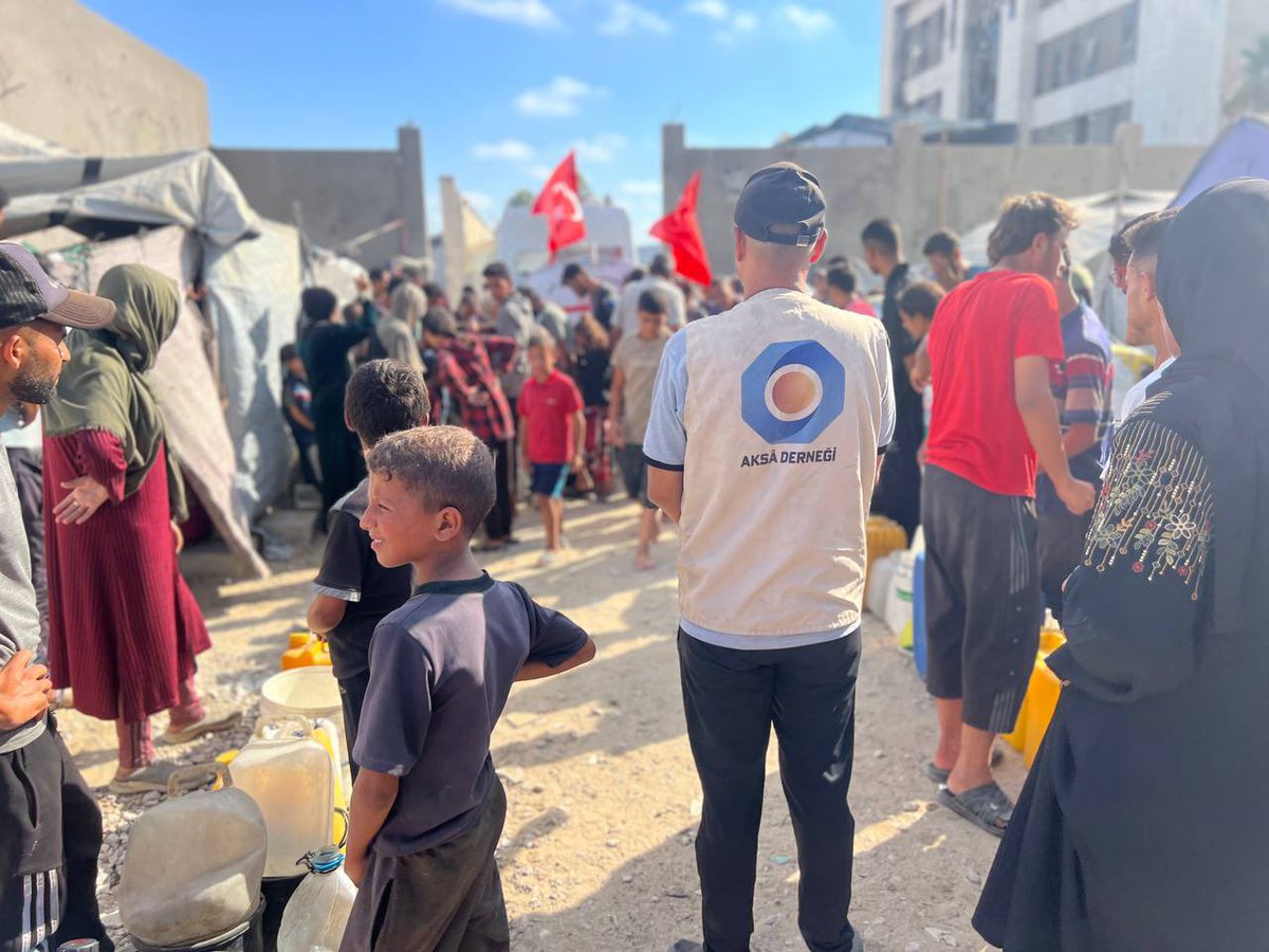 aksadernegi's tweet photo. Gazze’nin temiz su ihtiyacı kısa süreli değil, sürekli.

Bu doğrultuda desteklerinizle daha sık bir şekilde Gazze’ye temiz su tankerleri ulaştırıyoruz.

Gazze’yi susuzluğa terk etmeyeceğiz. https://t.co/Mo3l6ieODl
