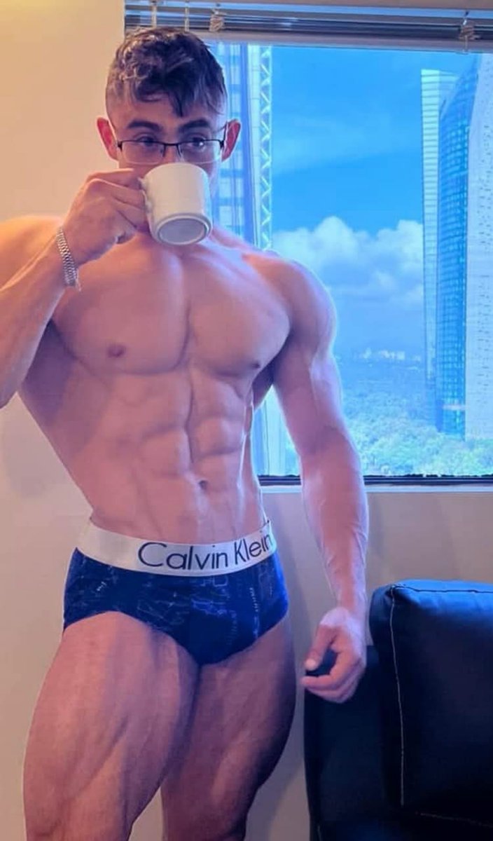 1Angardi's tweet photo. Morning coffee...💪🏻☕💪🏻 #sexyguy #coffeebreak #MuscleMonday #GuaposDeGym #bulgeunderwear #BultosQueEnamoran #gymbody #AbsAndPecs #mondaymorning #lunesdemotivacion https://t.co/UH3SvaBoqQ
