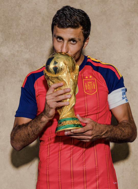 TouchlineX's tweet photo. 🚨 𝗠𝗔𝗝𝗢𝗥 𝗕𝗥𝗘𝗔𝗞𝗜𝗡𝗚: FC Barcelona have started to enquire about Rodri!

Barcelona have already contacted Rodri's representatives to explore the possibility of a move.

— @orioldomenech https://t.co/9q79S1pl8C