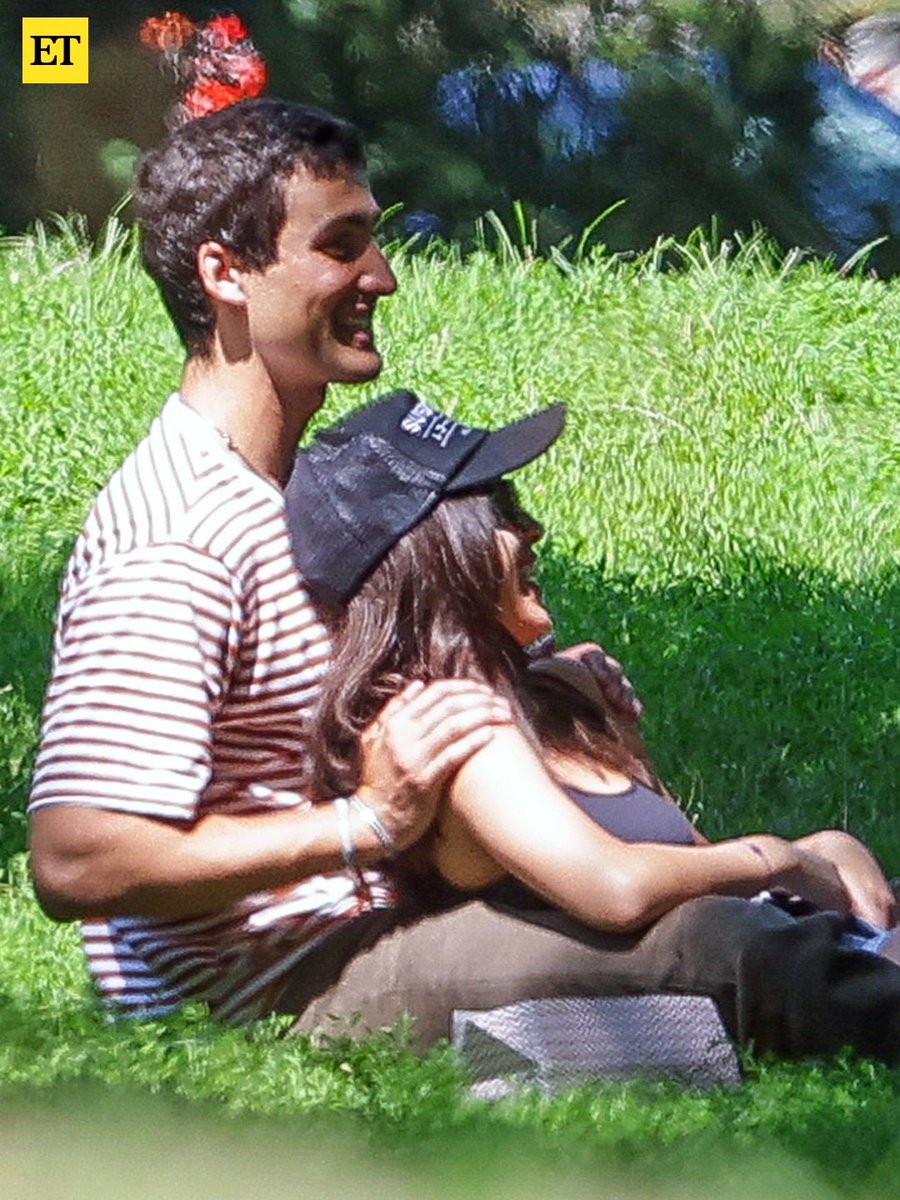 lunarayijph's tweet photo. Olivia Rodrigo &amp; boyfriend Julian Croonenberghs spotted on a PDA-filled park date in Brooklyn on Sunday ❤️

📸: https://t.co/RSnzkxYikf &amp; ET Exclusive https://t.co/lLkUi3XWEE