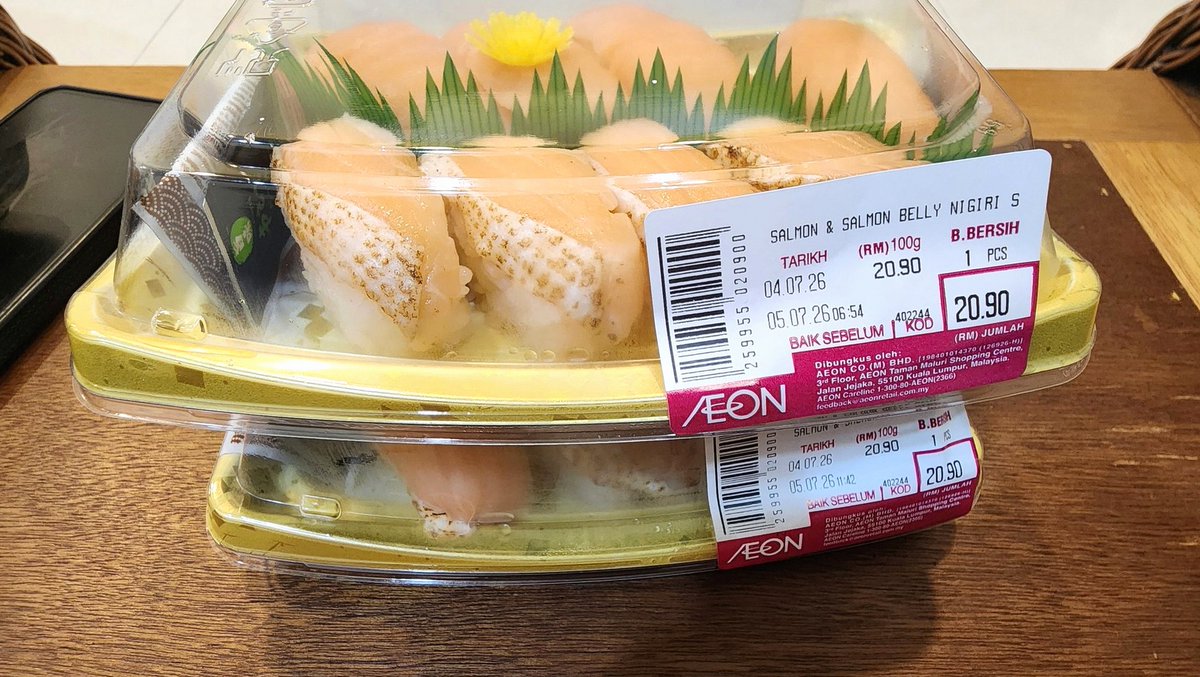 MarconeNovays's tweet photo. 新潟名物のちんぽオブジェ、やっぱりどう見てもちんぽで神 https://t.co/Vkcrp7OJwJ