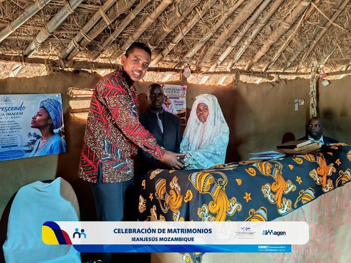 IeanJesusOf's tweet photo. 📷#Primeros #matrimonios en #Mozambique
"Y haré con ellos pacto eterno... y me regocijaré haciéndoles bien." (Jeremías 32:40)
📷 ¡Únete a nosotros en oración y apoyo para la obra misionera!
#IEANJESUS #Mozambique #MisionesIEANJESUS #ComunicacionesIEANJESUS https://t.co/fWGpKLP6G2