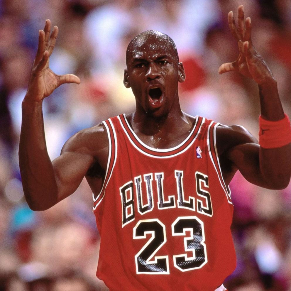 FadeAwayMedia's tweet photo. Paul Heyman says Stephen Curry is better than Michael Jordan in every way and declares him the GOAT. https://t.co/qdBAMDeW7t