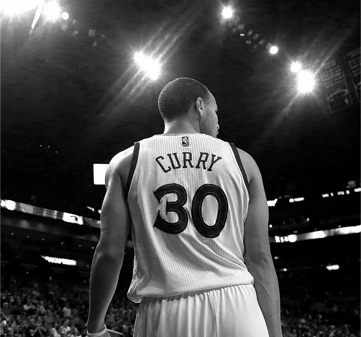 FadeAwayMedia's tweet photo. Paul Heyman says Stephen Curry is better than Michael Jordan in every way and declares him the GOAT. https://t.co/qdBAMDeW7t
