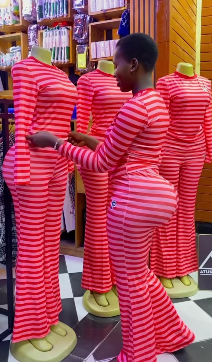 __CD2_'s tweet photo. Omo she get behind pass mannequin keh??😳 https://t.co/riUEHjBthF