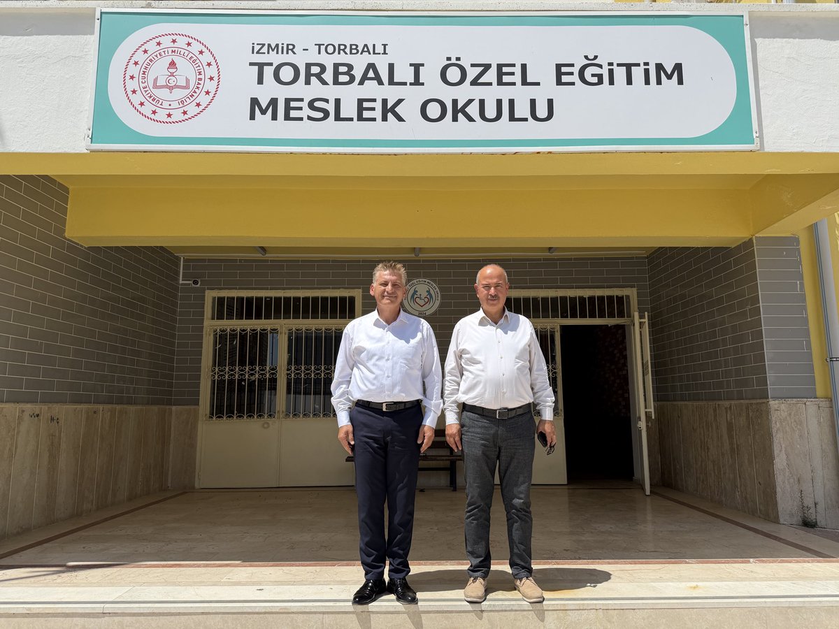 memtorbali's tweet photo. ✨ İlçe Millî Eğitim Müdürümüz Sayın Kadir Kadıoğlu, Torbalı Özel Eğitim Meslek Okulunu ziyaret ederek yeni eğitim-öğretim yılına yönelik yürütülen hazırlık çalışmaları hakkında okul yönetiminden bilgi aldı.
@izmir_ilmem @kadirkadioglu35 https://t.co/usZPbwndLv