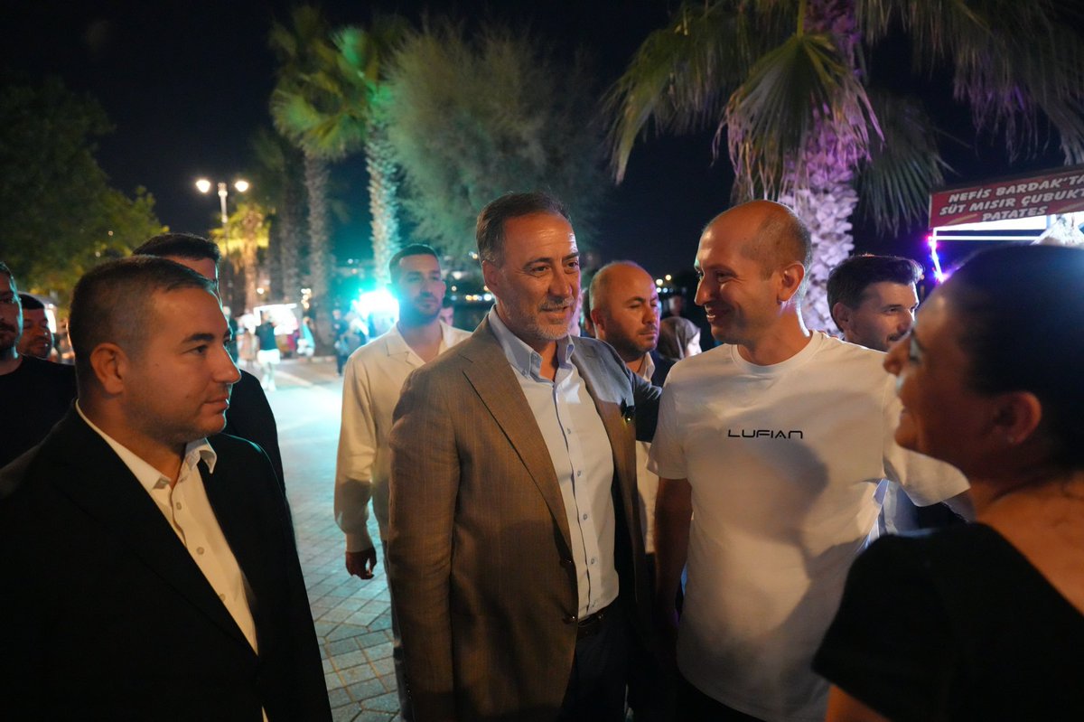 asavascolak's tweet photo. İstanbul İl başkanımız Volkan Yılmaz MYK Üyemiz Metehan Özkan, Silivri ilçe başkanımız Zafer Yalçın ve ilçe teşkilatımız ile birlikte Silivri İlçemizde vatandaşlarımızla bir araya geldik. İl başkanımıza hemşerileri tarafından gösterilen teveccüh görülmeye değerdi. https://t.co/WMxGHJv3Su