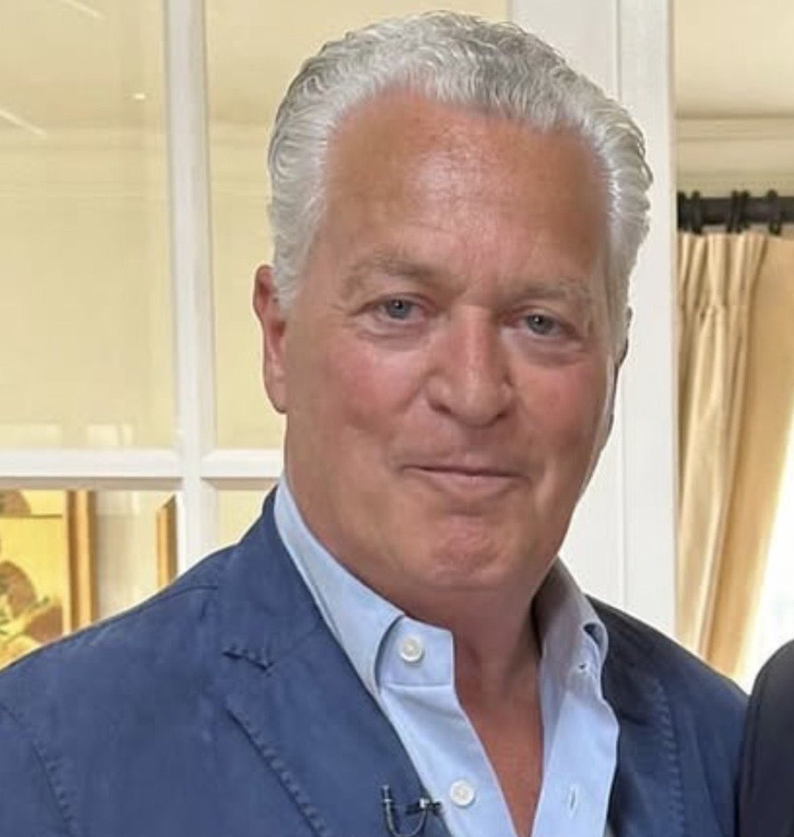 Toon_Sesink's tweet photo. Luister bij #nieuwsvandedag altijd met veel plezier naar Bram Moskovisch. Ook vanavond weer. Altijd correct, maar ook beheerst scherp in zijn opvattingen. Zijn gezond verstand en juridische kennis zijn goud voor het programma en haar kijkers. Topgast. https://t.co/1iOpgHuJ5L