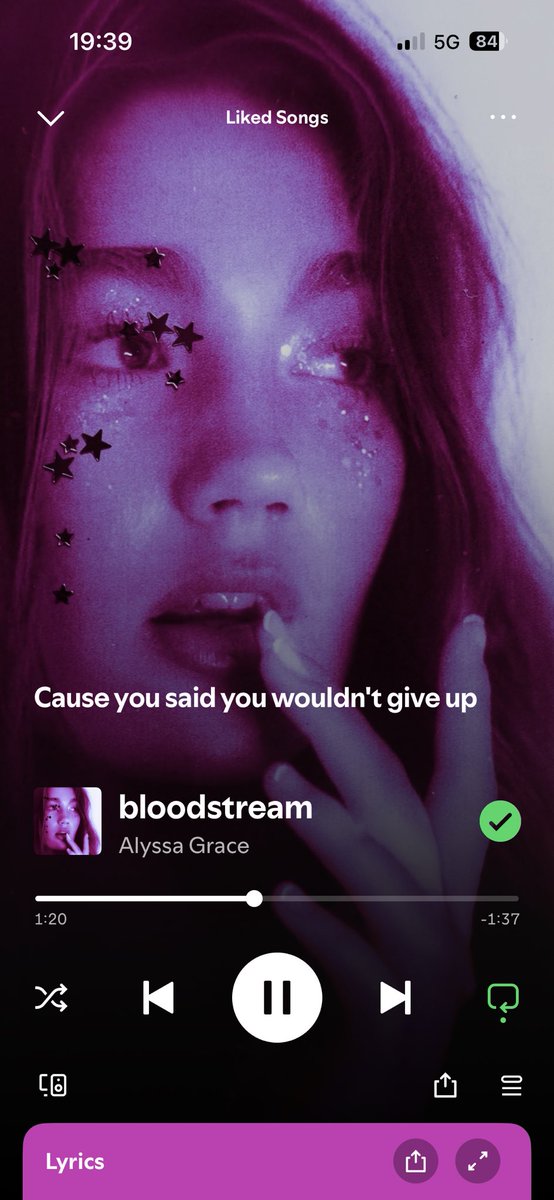 s_ara_16's tweet photo. lock screen 
home screen
pinterest
last song https://t.co/Wrw9BeBbv1