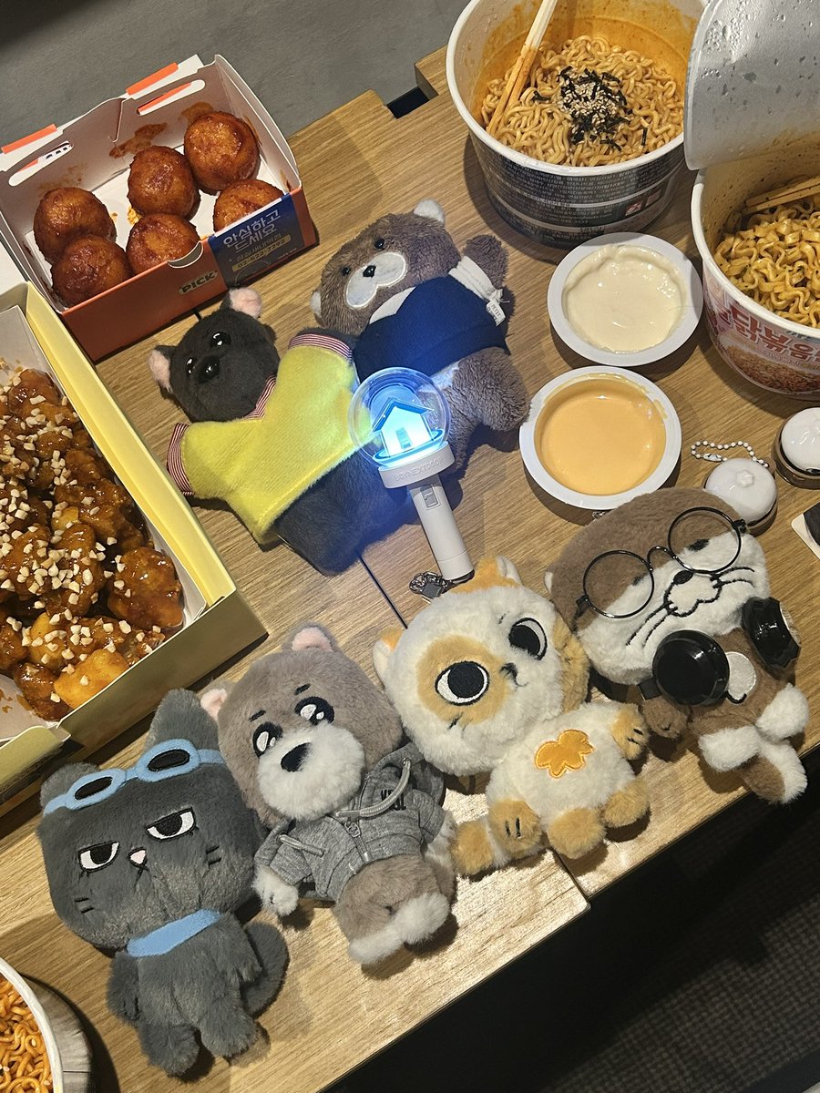dongsoonnini's tweet photo. 서울콘의 추억…🤤 https://t.co/aGhvRvouMI