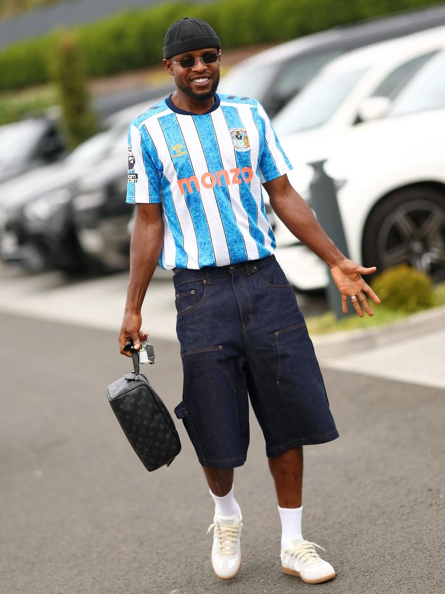 SSE_NGA's tweet photo. Frank Onyeka serving a clean look in Coventry City's colours. 💙✨ https://t.co/SHXkRY7nWY