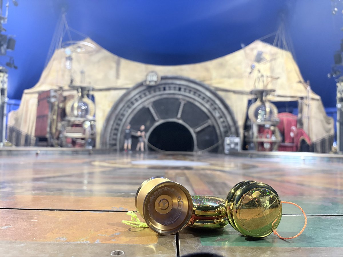 tommy_yoyo's tweet photo. 日本を出発してから100日経ちました✈️

モントリオールでの2週間、それからスペインに到着して…ビルバオ、マラガ、アリカンテ…振り返ればあっという間。年末まであと5ヶ月…きっとあっという間なんだろうな。

残りの旅も楽しみます🪀🎩✨

#CirqueduSoleil #KURIOS #ヨーヨー #世界チャンピオン https://t.co/xRwHttf22W