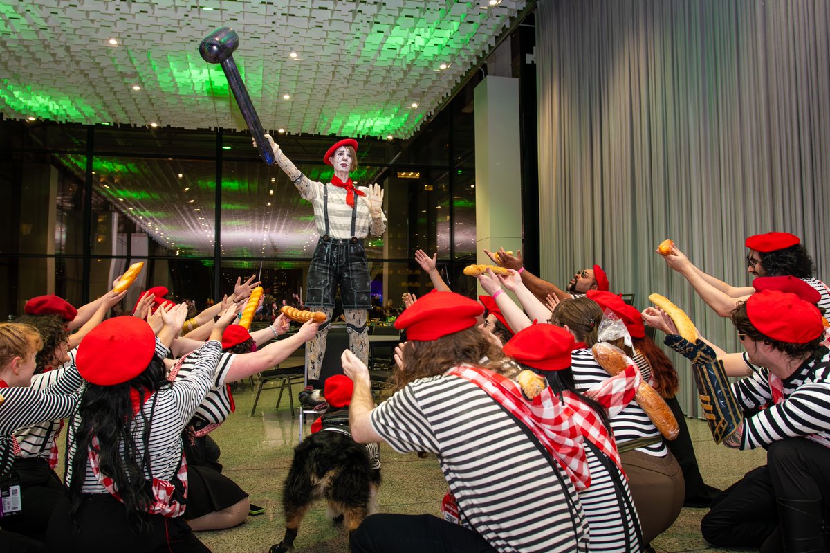 emeraldcitycon's tweet photo. Looking back at these moments has us counting down until we're all together again 💚 (That’s 220 days to be exact)

👀 Stay tuned...ECCC 2027 announcements are coming soon: https://t.co/h0bGSUvaQm

What’s your favorite ECCC moment?! https://t.co/BwL2BmbTTx