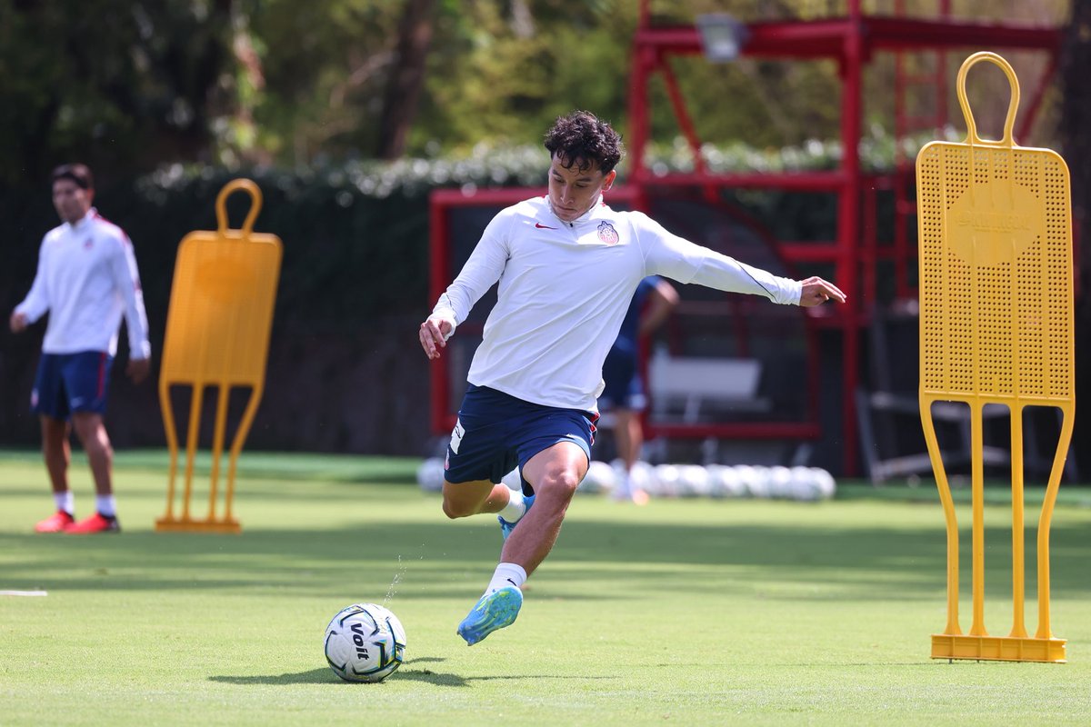 Chivas's tweet photo. 🇦🇹 Empezando la semana con el trabajo intenso 🔥 https://t.co/ikFUPc038P