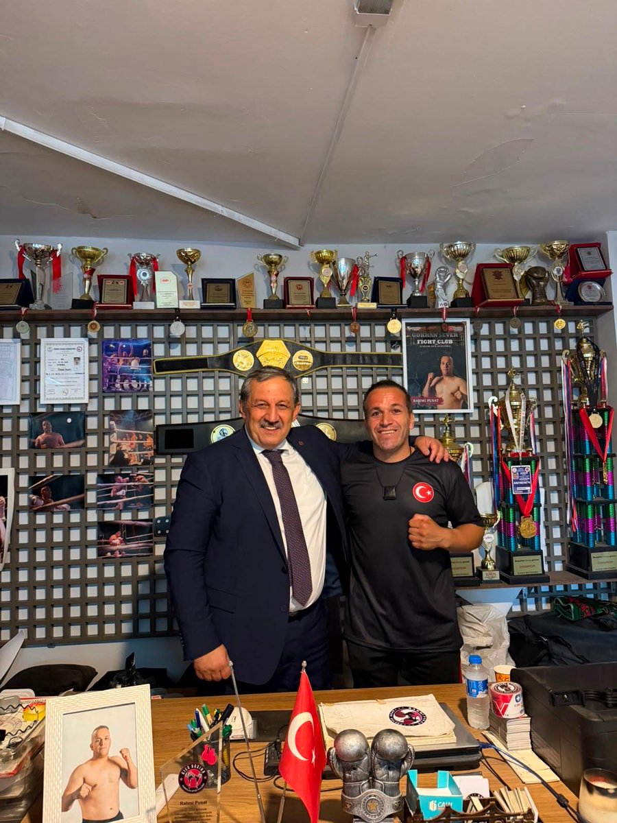 salimkayici's tweet photo. Rahmi Pusat Spor Kulübü’nü, İstanbul İl Temsilcimiz Hasan Aktoka ile birlikte ziyaret ettik.

Kulüp Başkanı Rahmi Pusat’a misafirperverliği ve Kick Boks sporuna verdiği kıymetli destekten dolayı teşekkür ediyor, çalışmalarında başarılar diliyorum. Sporun gelişimi için birlik ve beraberlik içerisinde çalışmaya devam edeceğiz.