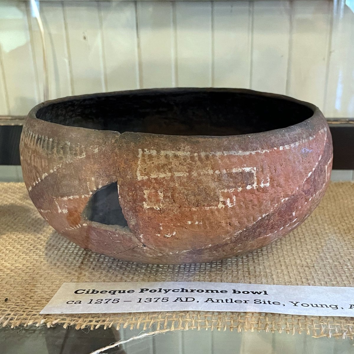 palatkwapi's tweet photo. Cibecue Polychrome is one of the rarest and most unusual pottery types from the ancient Southwest, and also one of the only painted corrugated types. This is an obliterated corrugated pot (usually a bowl) that is highly polished and smudged on the inside and painted with black/purple mineral paint with white outlines over a red slipped surface on the outside. It was made between about 1275 and 1350 by Mogollon potters in the mountains of central Arizona. Pots shown here come from Pueblo Treasures Museum, Pleasant Valley Museum and  S'edav Va'aki Museum.