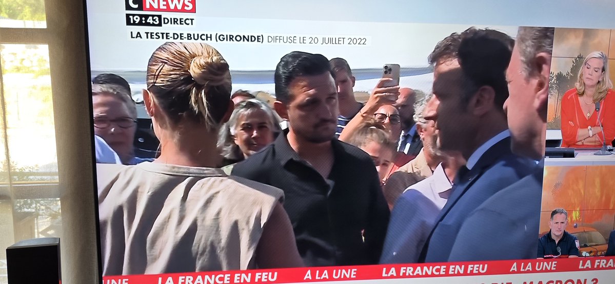 Napol77's tweet photo. Ça vous rappelle rien! #macron#gironde#feu https://t.co/Xz9S4PcAgD
