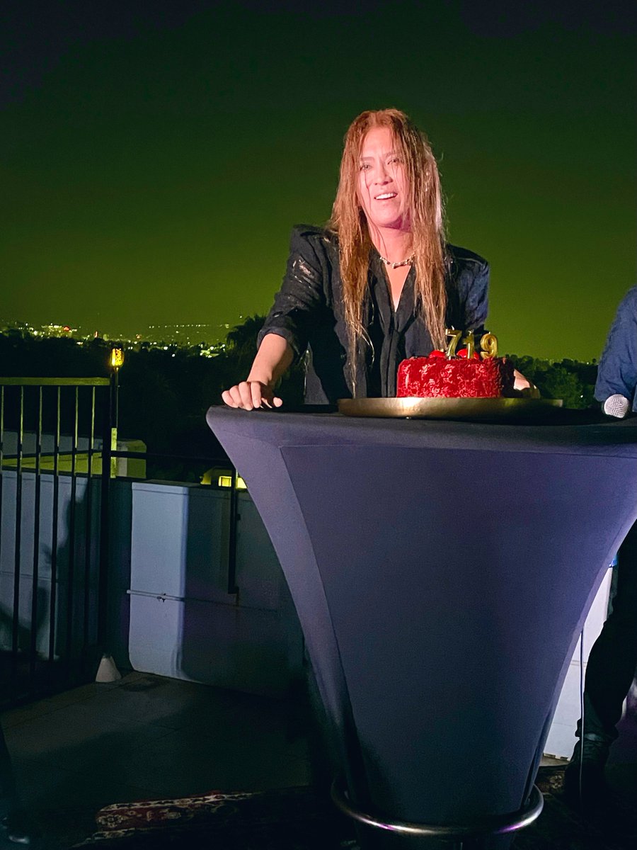 Thanx4yourLove2's tweet photo. KAMIJO-san BIRTHDAY GALA 🎂🌹
July 19, 2026 Los Angeles🌃

KAMIJOさんのお人柄が映し出されたような柔らかな雰囲気の中、飾らぬお姿に自然と心がほどける、かけがえのない素敵なひとときでした☺️

色んな国の方がスマホの翻訳機能を使ったり、日本語で話しかけてくれて嬉しかったです☺️🌹

🎀🫶🌟 https://t.co/Jn9psRAhIg