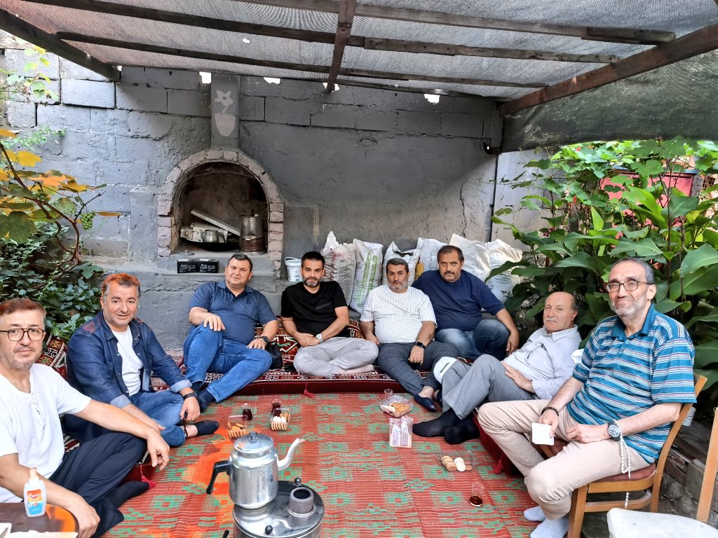 beyogluensarv's tweet photo. Ensar Vakfı Beyoğlu Şube Başkanımız sn @Av_EnesOzkan başkanlığında olağan yönetim kurulu toplantısı yönetim kurulu üyemiz Muhittin Genç evsahipliğinde gerçekleşti. Toplantımız hayırlara vesile olsun İNŞALLAH
#ENSAR #Ensarvakfı #Beyoğlu https://t.co/d47K7KqkfO
