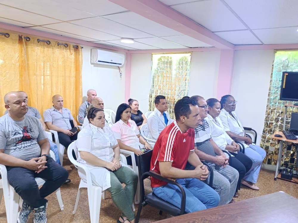 cubacooperaven's tweet photo. Con el espíritu del Moncada más vivo que nunca y guiados por nuestra dirección nacional y jefaturas estaduales, las coordinaciones de Delta Amacuro, Bolívar, Yaracuy y Anzoátegui inician la semana con sus matutinos de análisis y fervor patriótico. 🇨🇺✨
Porque #MiMoncadaEsLaPatria https://t.co/ZSDcSfBw8r