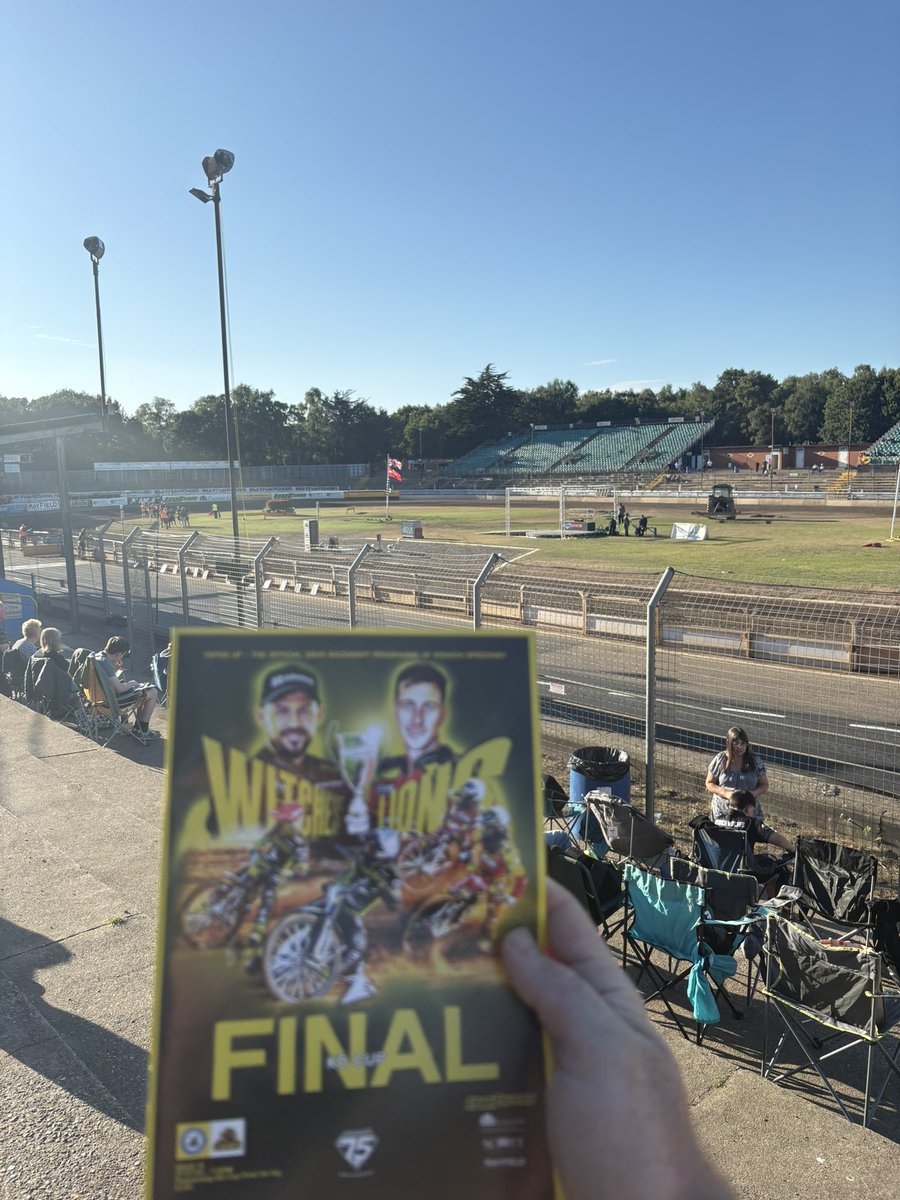 mutimer2011's tweet photo. What a beautiful evening to be watching @ipswichspeedway build a big lead on the first leg of the Cup
#Tru7GroupWitches #LeagueChampionsTour26 #WVWS https://t.co/Hz7ZjCOsA0