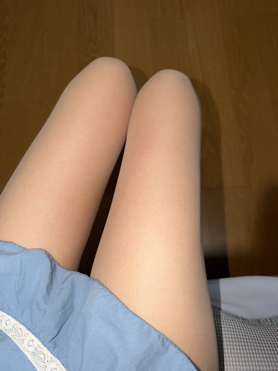 aojiaoxiaowanzi's tweet photo. 不说你肯定不知道我是这么穿的
#脚控 #原味絲襪 https://t.co/lXaMegSV6J