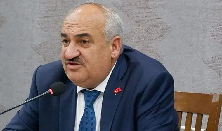 NUH_Kemal_'s tweet photo. "Seni 10 dakika içerisinde soyundurup Cumhuriyet Caddesi'nin ortasına koyarım", 
"Seni öldürürüm, bu benim cezamdır der girer yatarım"  "Adamı karısının koynundan aldırırım" 
***
AKP'li Aziziye Belediye Başkanı Emrullah Akpunar'dan bir gazeteciye... https://t.co/34kxHHUkYg