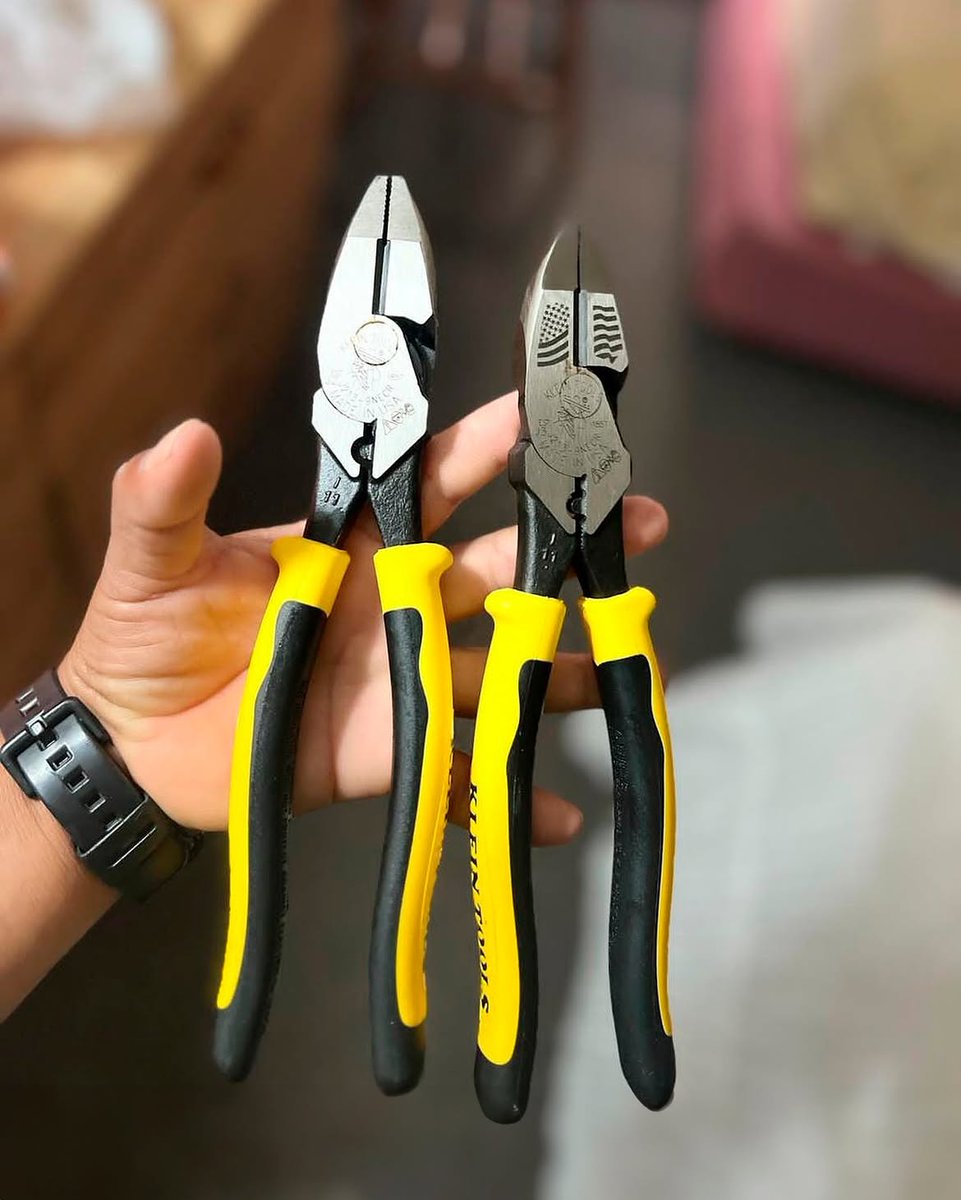 KleinToolsMex's tweet photo. ⚡️👌 Si no es Klein, no es mía
@ JuanTorres nos muestras un poco de su colección. ¿Qué te parece?
#OrganizaciónDeHerramientas #herramientas #electricista #KleinTools #construccion #pinzas #alicates #ponchadora #edicionespecial #cortediagonal https://t.co/LdgWUJAcT2