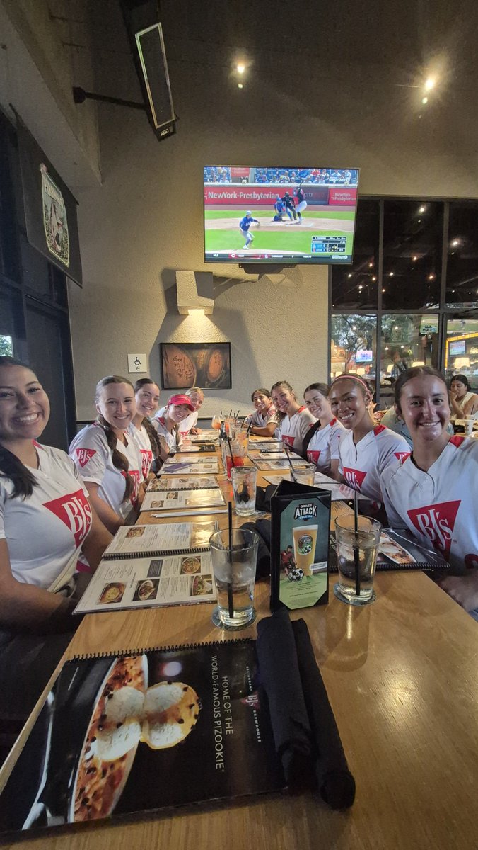 GameReadyEnt's tweet photo. Congratulations to BJ's Restaurants &amp; Brewhouse for taking home the bragging rights for Season 6. What an incredible summer. Special thanks to BSN Sports for their partnership https://t.co/moa6jbduOM