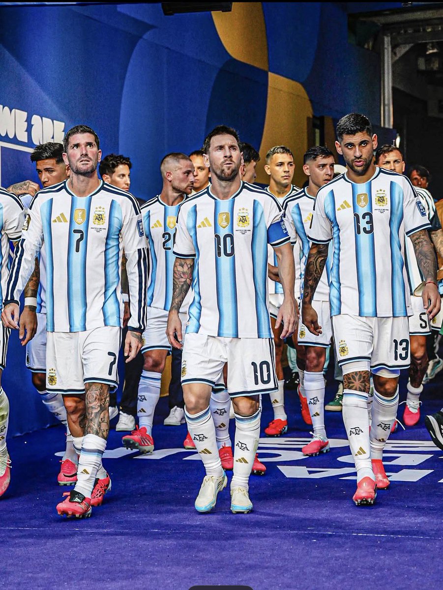 prettyxoxo1d's tweet photo. Rio Ferdinand has reportedly shared his thoughts on Argentina’s performances in recent years, claiming the team has been “lucky” throughout its success. He allegedly said Argentina doesn’t play attractive football and even described the country as racist. Ferdinand also criticized Argentina’s supporters, calling their behavior during the World Cup “disgusting” and “pathetic,” accusing them of repeatedly causing trouble and clashing with opposing fans. He added that he was pleased Argentina lost to Spain, saying they never deserved to reach the final in the first place.