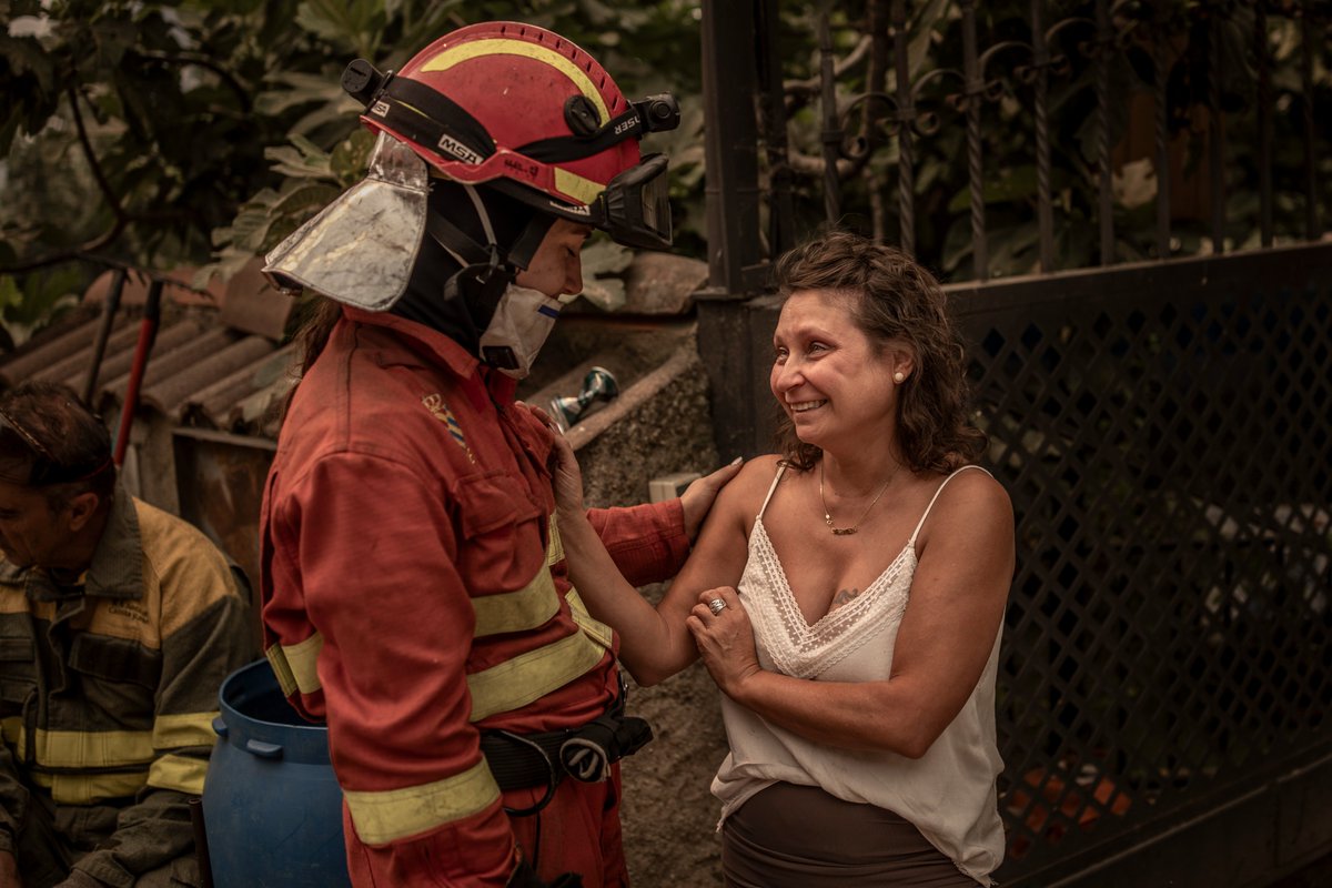 MasGetafe__'s tweet photo. "Hoy toca cuidar, acoger y acompañar a las personas afectadas. Ya habrá tiempo de señalar a quienes, con su inacción, su incompetencia y sus recortes han contribuido a que estos incendios se propaguen más de lo que deberían", @AIGMariscal.

https://t.co/DezSgrl7gL https://t.co/yJJecw4w5N