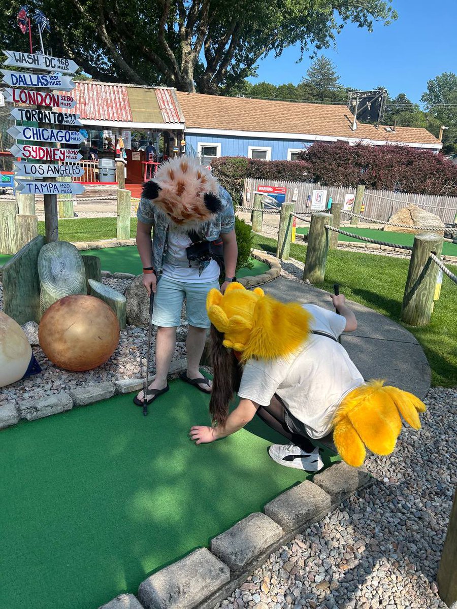 Chirpocalypse67's tweet photo. Mini golfing with frends!!!! 💛
feat. IkonOwl

📸: Soulfruit https://t.co/rnLe0J8vfB