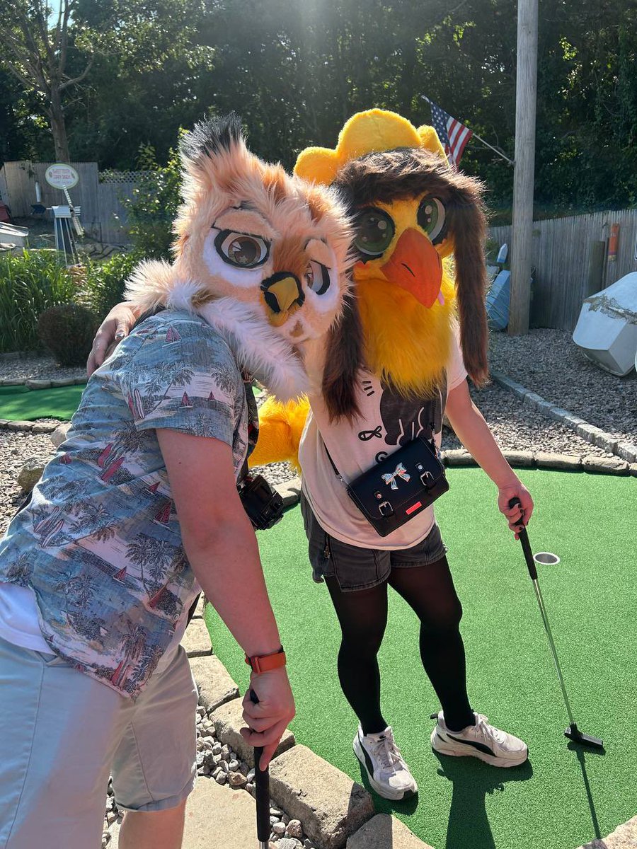 Chirpocalypse67's tweet photo. Mini golfing with frends!!!! 💛
feat. IkonOwl

📸: Soulfruit https://t.co/rnLe0J8vfB