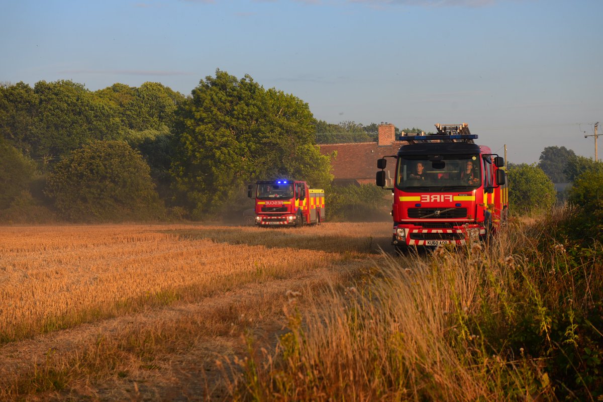 Suffiresnapper's tweet photo. Well that was an interesting Saturday evening...... #snapperlife #suffolkfire #bergholt #media @SuffolkFire https://t.co/VOvLvqXMzf