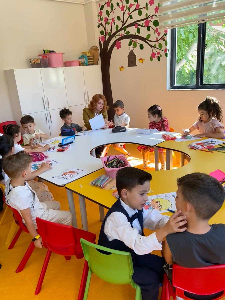 BasmakciKymlik's tweet photo. Kaymakamımız Sayın Merve BAYRİ İlçe Müftülüğü tarafından yürütülen yaz Kur'an kurslarını ziyaret ederek öğrencilerle bir araya geldi. 
Ziyarette Başmakçı 4-6  yaş Kur'an Kursu ziyaret edildi. https://t.co/7wb8lGH54p