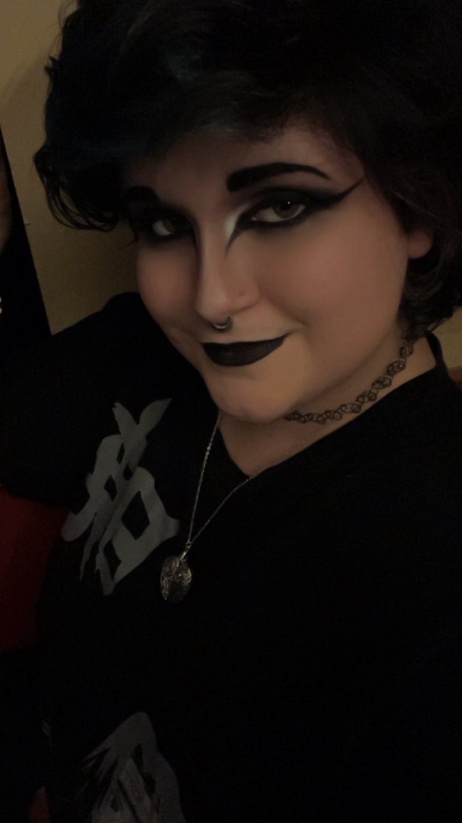 XxLexiWreckedxX's tweet photo. So I tried something new last night, let me know how yall feel about this look. Be honest, yes it is important. 🖤 https://t.co/DV1qyM8qyp