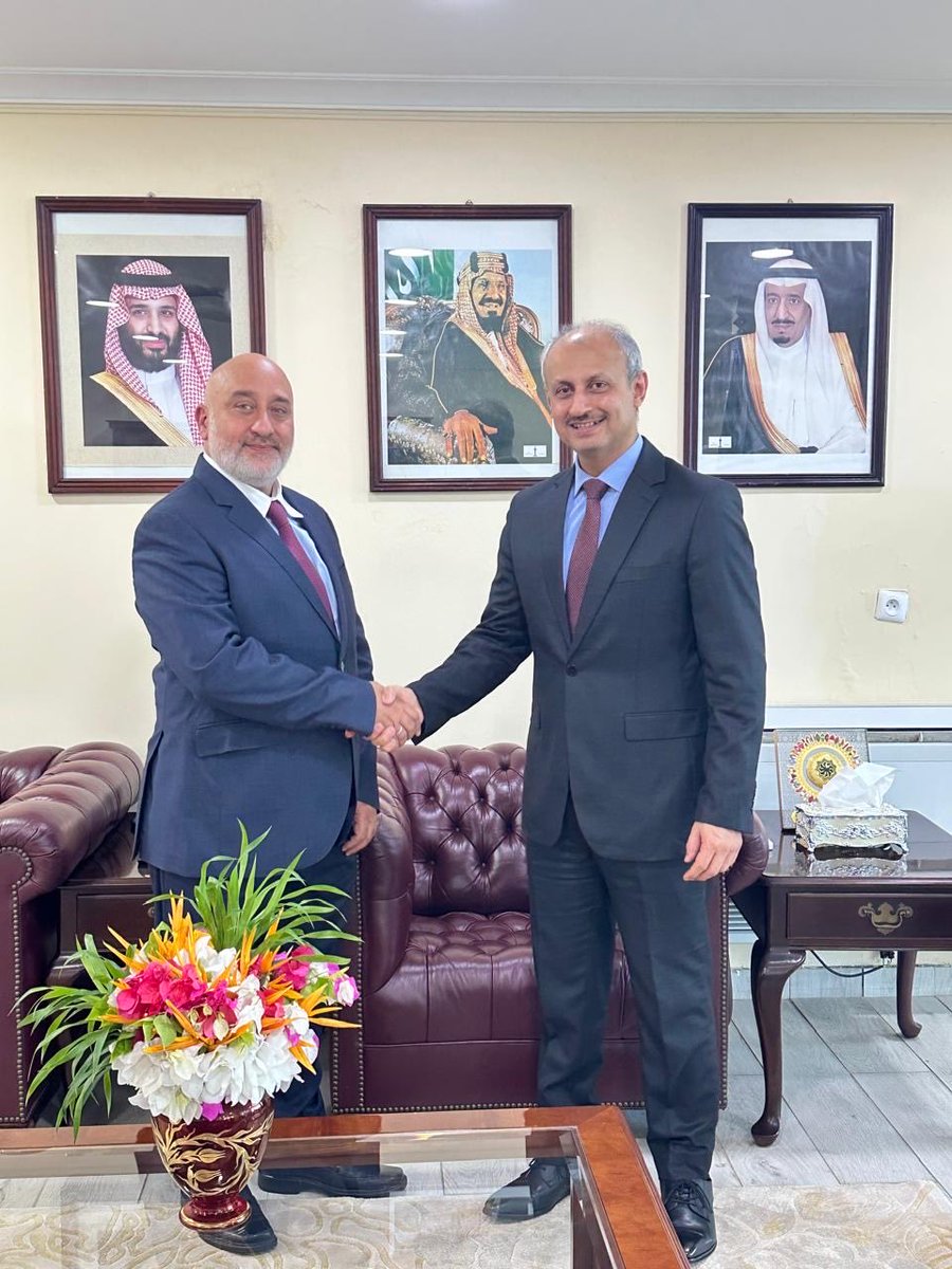 KSAembassyGA's tweet photo. Son Excellence l'Ambassadeur Faraj bin Nader a reçu dans son bureau le nouvel Ambassadeur de la République sœur du Liban auprès de la République Gabonaise, l'Ambassadeur Mazen Kabara. Au cours de leur entretien, ils ont eu des échanges amicaux, passé en revue les excellentes relations bilatérales entre les deux pays et abordé des sujets d'intérêt commun. Ils ont également examiné les possibilités de renforcer la coopération entre les ambassades du Royaume et du Liban. À l'issue de la visite, Son Exc. l'Ambassadeur Faraj bin Nader a souhaité à son homologue libanais plein succès dans ses nouvelles fonctions diplomatiques.