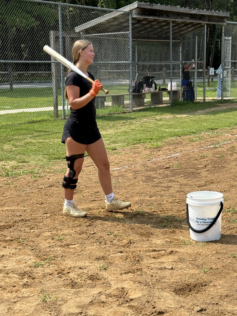CalliePenick's tweet photo. After my workout I got some field work in today, mostly focusing on my backhand, then hit to my younger cousins so they could get some fielding reps in too! Always good to get quality reps in and help the next generation get better!
#Athlete #softball #hardwork 
@ChowanSoftball @FlaglerSoftball 
@UMBCsoftball @Barton_Softball @UTampaSoftball @RoyalsSball