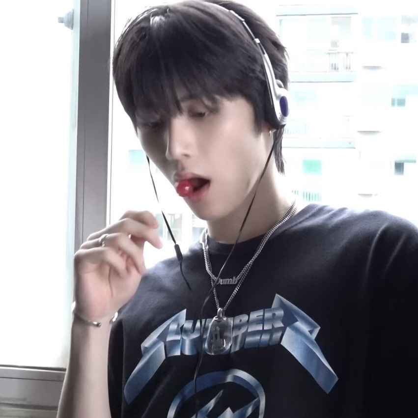 myungpages's tweet photo. dnd (do not disturb) 𑣲⋆ #ddingdongz au

a ts le gusta pokemón, a jh tmb.
se conocieron un 12 de julio, y lo demás es historia. https://t.co/TGtBexfAX0