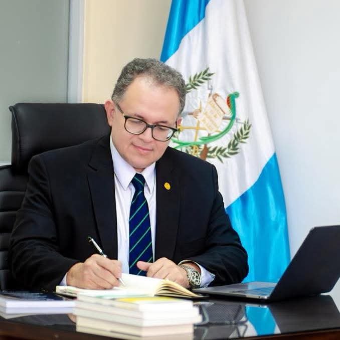 dcuevas_pl's tweet photo. El @TSEGuatemala tiene 150 expedientes por supuesta campaña anticipada, entre algunos de los nuevos casos figuran Nancy Bran, hermana de Neto Bran; y los diputados Ernesto Bran Colindres; Herman Echeverría; y Manuel Archila. https://t.co/xzUB8wAJEK