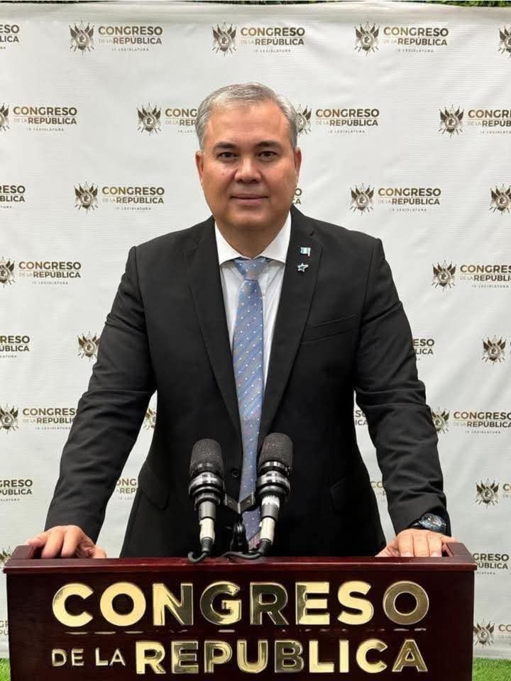 dcuevas_pl's tweet photo. El @TSEGuatemala tiene 150 expedientes por supuesta campaña anticipada, entre algunos de los nuevos casos figuran Nancy Bran, hermana de Neto Bran; y los diputados Ernesto Bran Colindres; Herman Echeverría; y Manuel Archila. https://t.co/xzUB8wAJEK