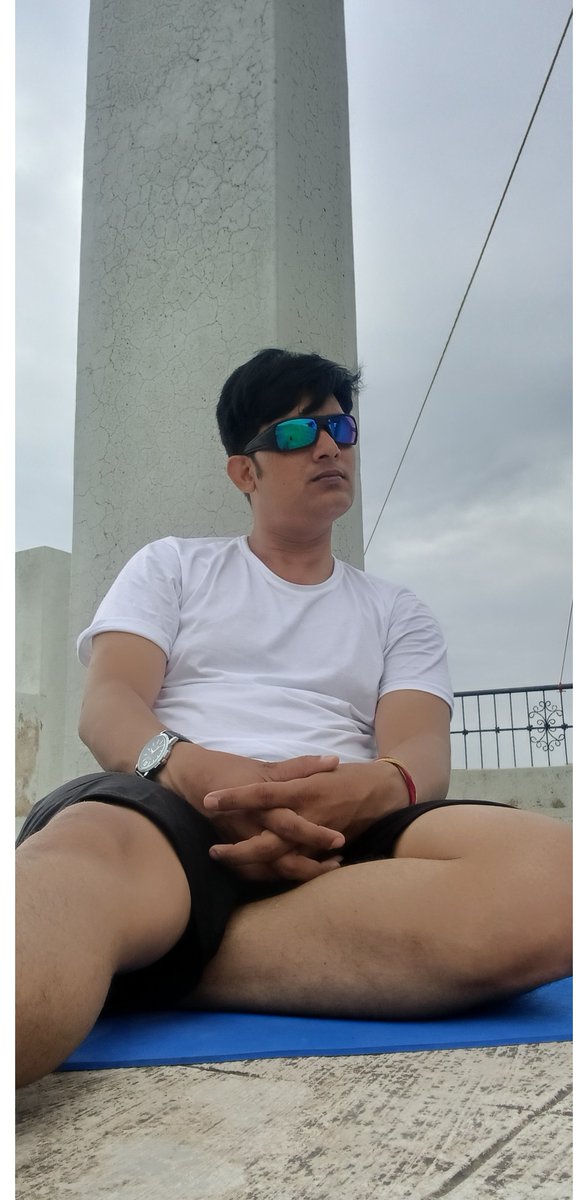 swapniljoshi304's tweet photo. "अपने चेहरे को हमेशा धूप की ओर रखो तब परछाइयां रह जाएंगी" https://t.co/WJp0R9J1M2