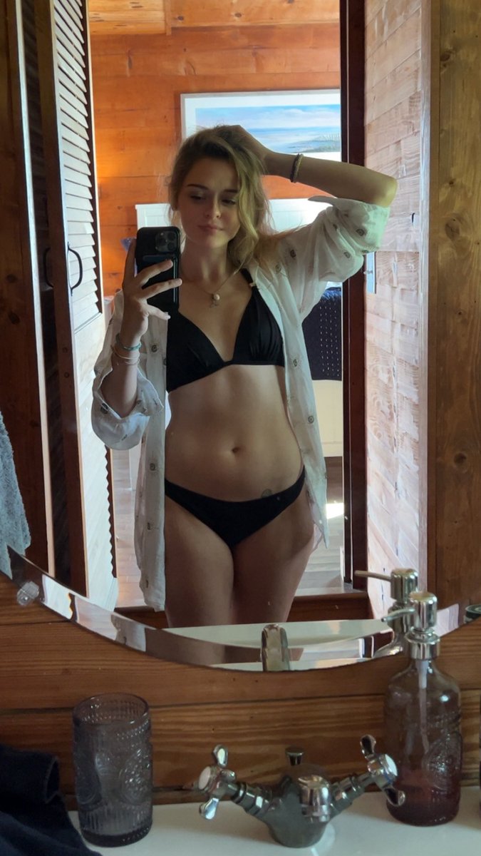 ALadyNamedKatie's tweet photo. The beach is calling 😘♥️ https://t.co/K1Y8vTpLjY