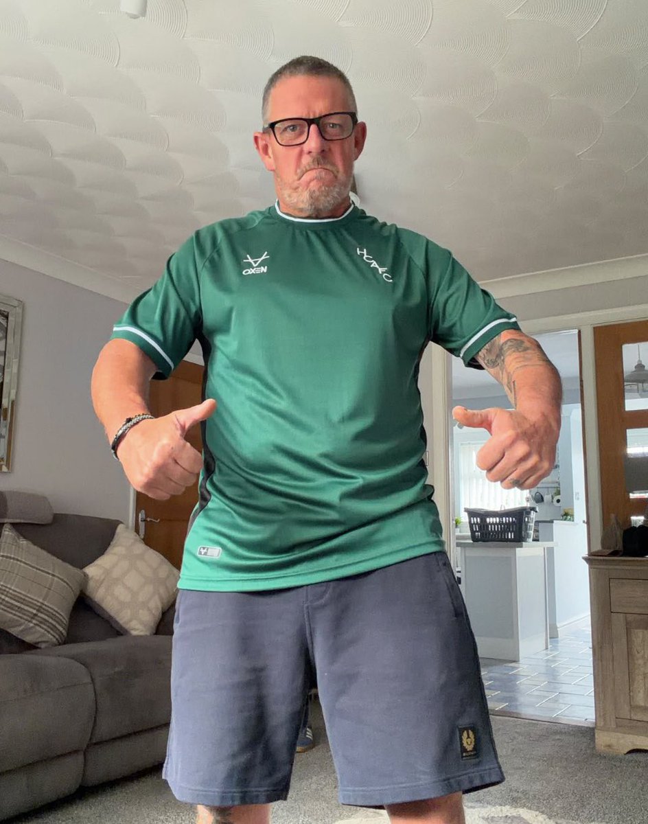 lyell72's tweet photo. Loving the goal shit  UTFT  33 and getting hotter 🍻🍻🍻🖤🧡😂 https://t.co/fUZ2AmNYTA